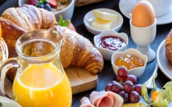 Colazione offerta 🥞🥚🥐🫖🥰🫶🏻🧁🍰🍩🧃☕